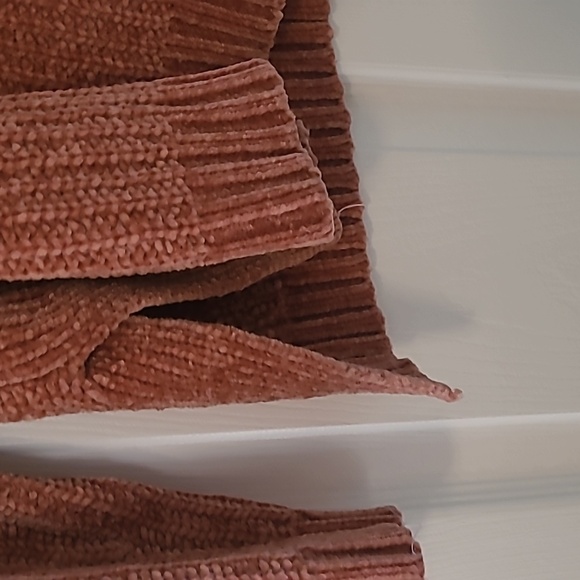 Cozy Aerie Knit Sweater - Picture 3 of 4